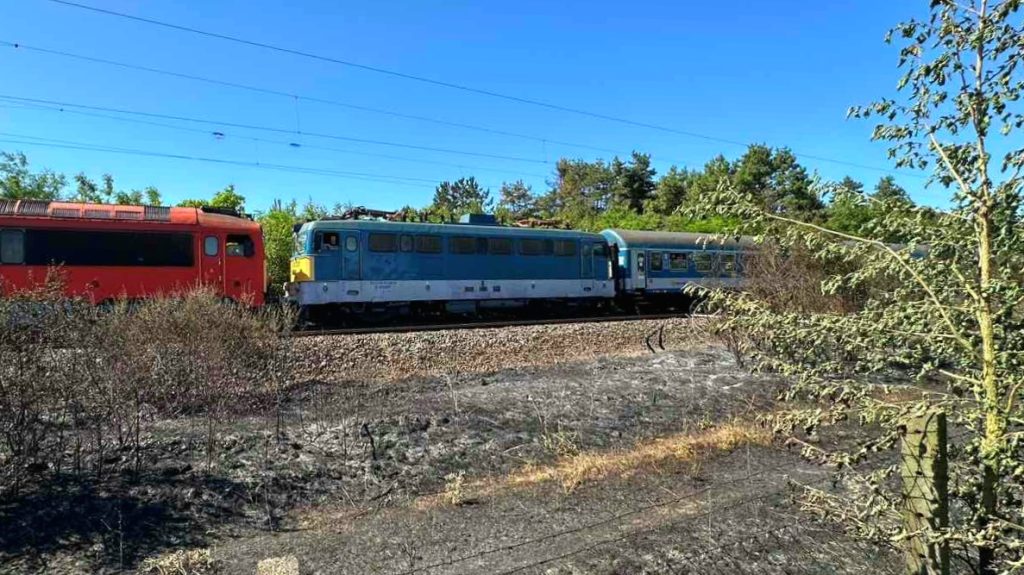 Egy beleset miatt Monoron rekedtek a Debrecen-Budapest vasútvonal utasai