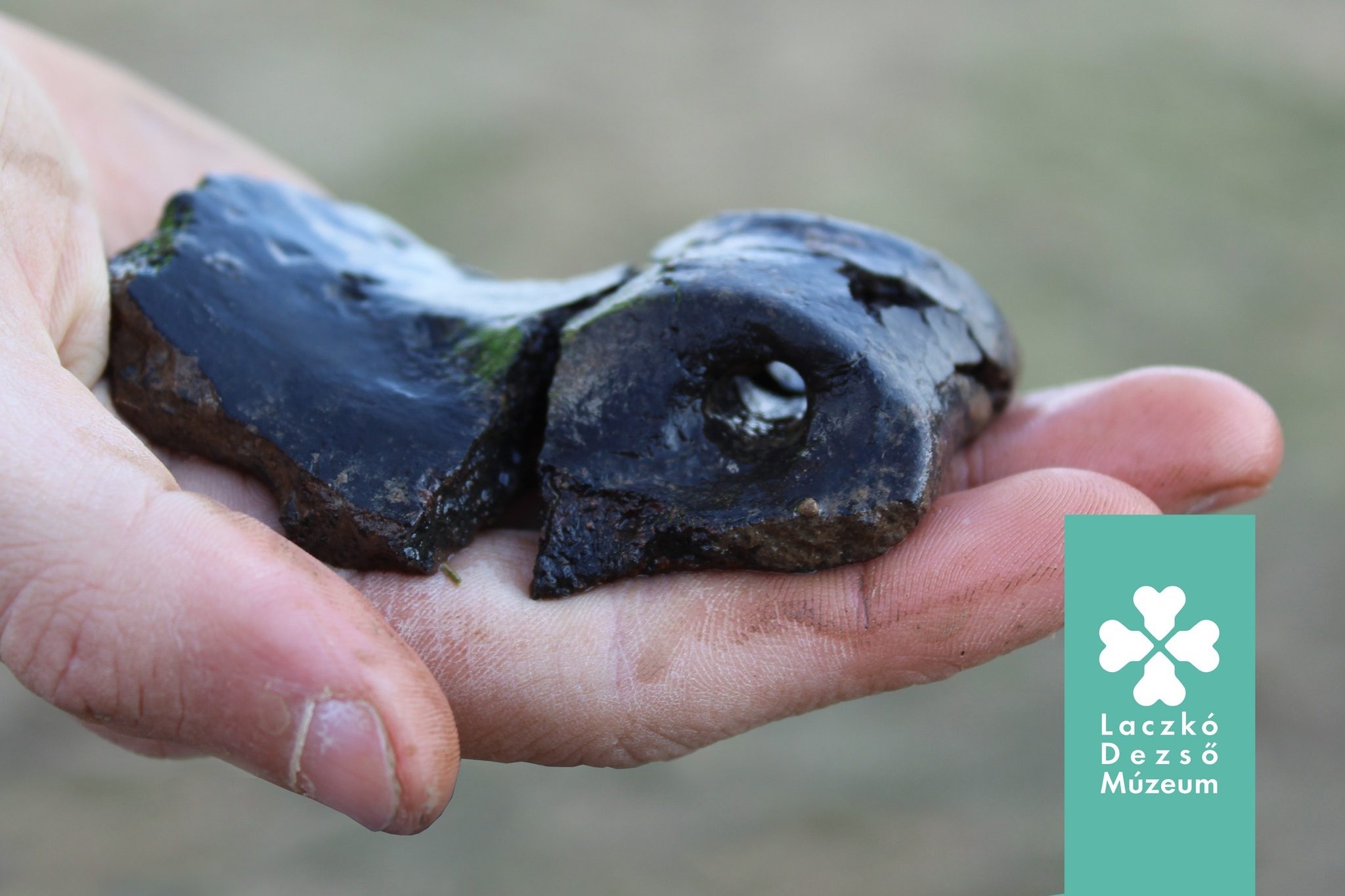 Rézkori kerámiatöredék.