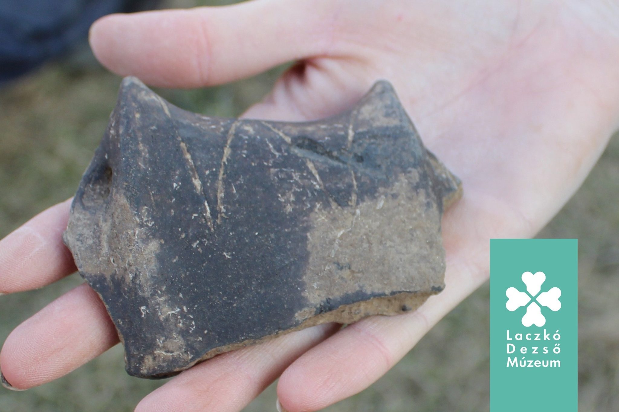 Rézkori kerámiatöredék.