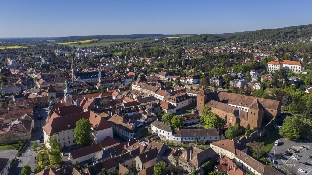 Újabb magyar városban erős az azbesztszennyezés gyanúja, maszkokat biztosítanak a helyi lakosoknak