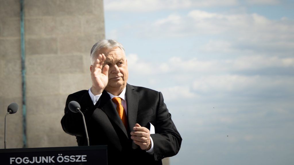 Orbán Viktor visszaadja a mandátumát, hogy a nemzeti oldal újjászervezésével foglalkozzon