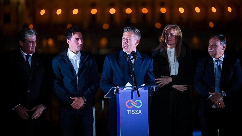 Keir Starmer: Magyar Péter győzelme történelmi pillanat az európai demokrácia számára