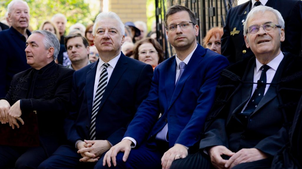 Gulyás és Semjén közösen adta át a tiszás egészségügyi miniszter apjának szobrát