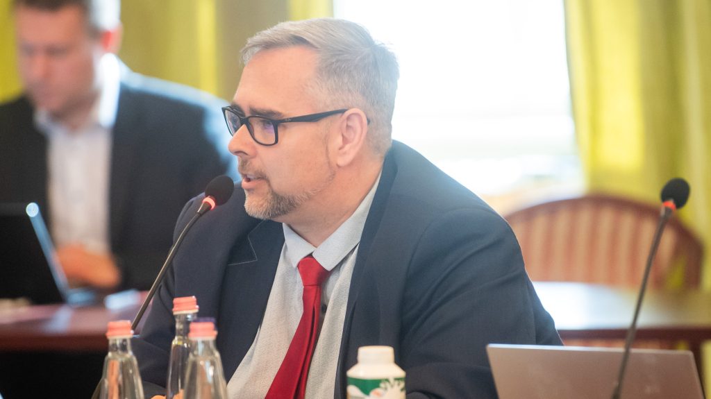 Nem engedné a DK-ból kilépett óbudai polgármester, hogy pártok induljanak az önkormányzati választásokon