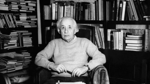 A történelem talán legismertebb fizikusa, Albert Einstein, a relativitáselmélet atyja.