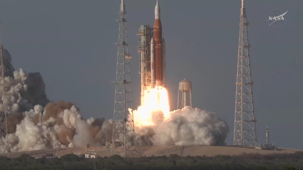 Elstartolt az Artemis–2: négy ember indult útnak a Holdhoz