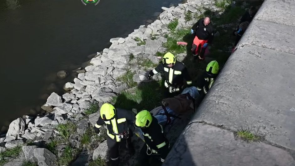 Lezuhant a Belgrád rakpartra egy nő Budapesten – videóval