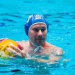 Vízilabda - Biros Péter búcsúmérkőzése A háromszoros olimpiai bajnok Biros Péter a labdával búcsúmérkőzésén, az olimpiai bajnokok csapata és a ZF-Eger találkozóján az egri Bitskey Aladár uszodában 2016. október 9-én.