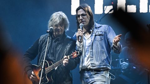 Bródy János és Vitáris Iván a Rendszerbontó Nagykoncert színpadán a budapesti Hősök terén, 2026. április 10-én.