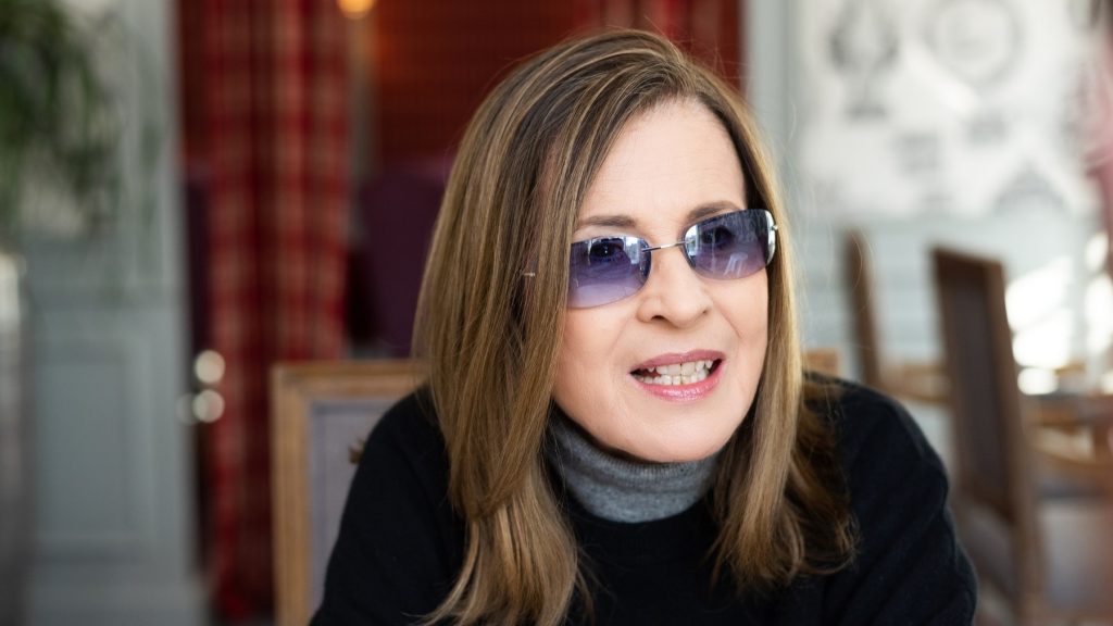 Koncz Zsuzsa Barátság című dalával gratulált Magyar Péternek Emanuel Macron