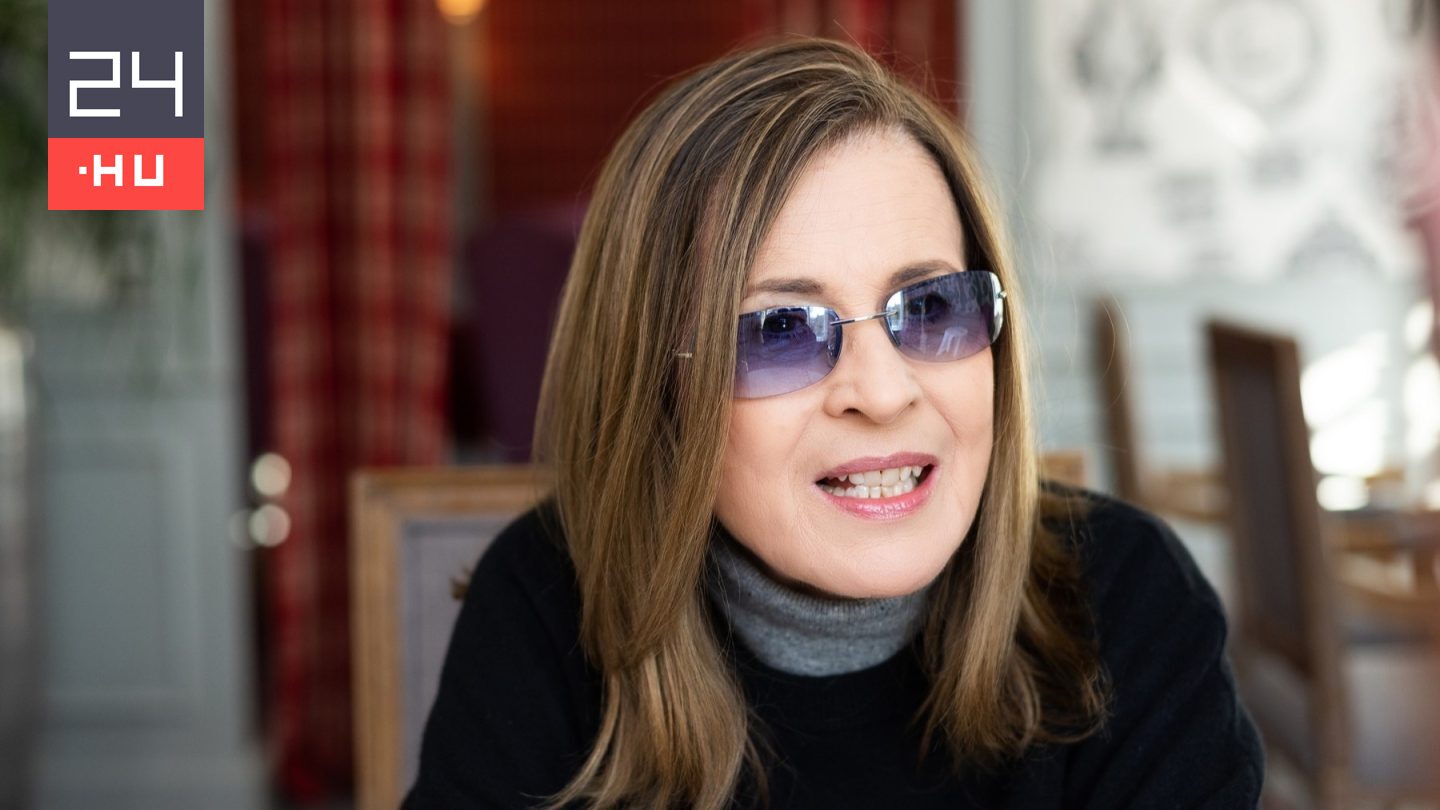 Koncz Zsuzsa Barátság című dalával gratulált Magyar Péternek Emanuel Macron