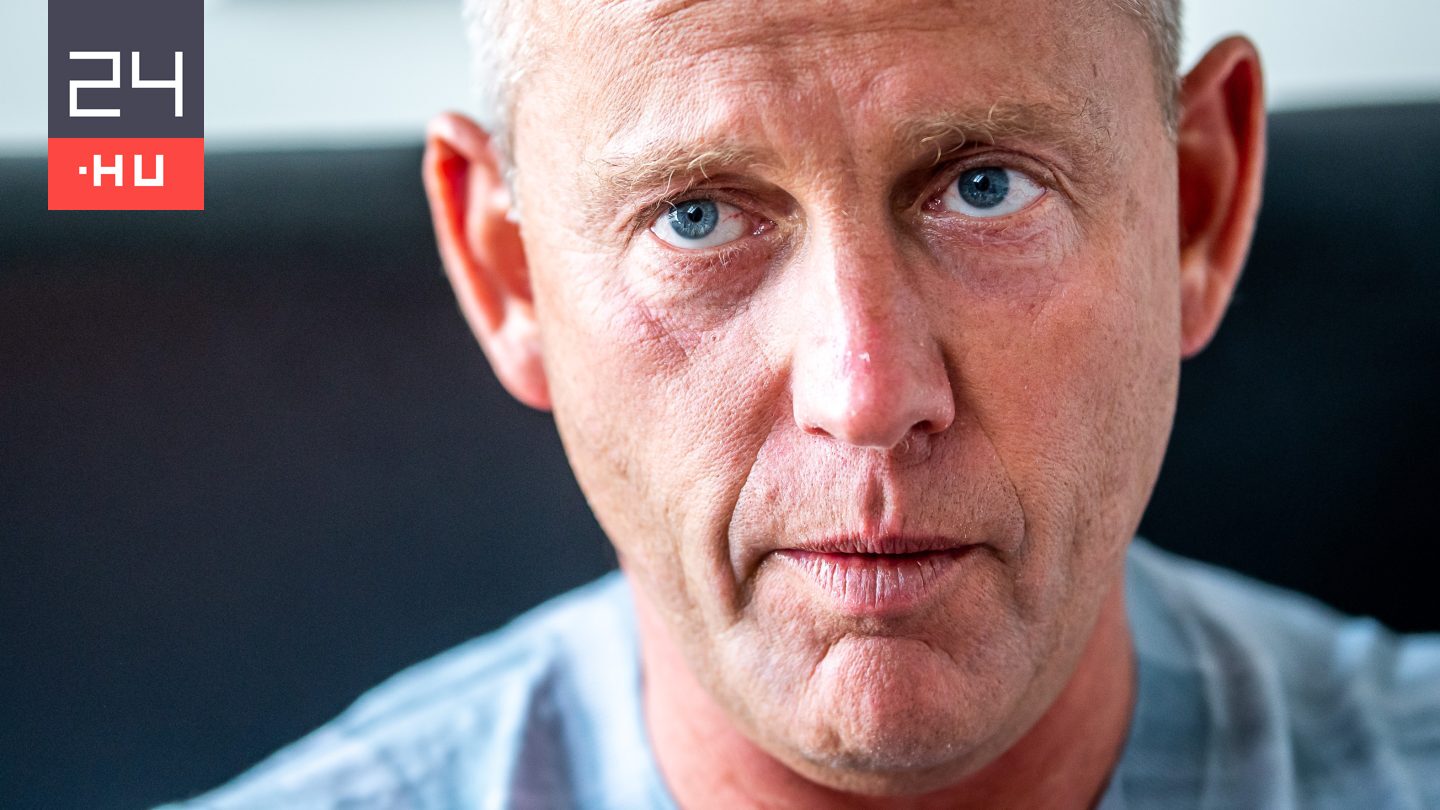 „Az én személyes búcsúm Orbán Viktortól” – írta Schóbert Norbi a videóhoz, melyben megöleli a leköszönő miniszterelnököt