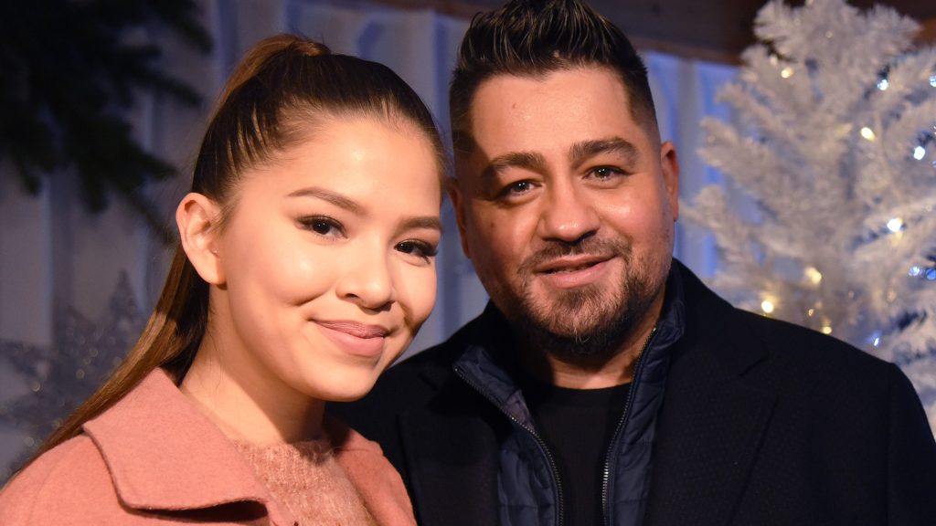 „Szerinte ez ereklye” – Caramelék kislányának szobájában egy Tisza-plakát is helyet kapott