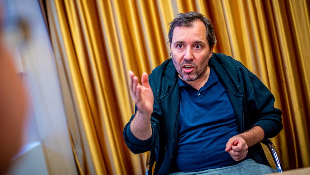 Schilling Árpád a Kutyapárt listavezetőjének: Ki akarna egy ilyen politikust a parlamentbe?