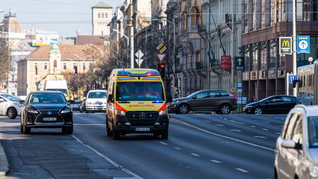 Összeesett egy férfi a patikában, a személyzet mentette meg az életét