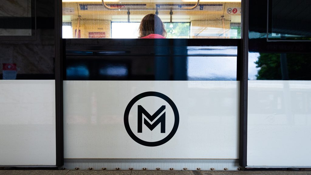 Füst miatt lezárták az M2-es metró Keleti pályaudvari állomását