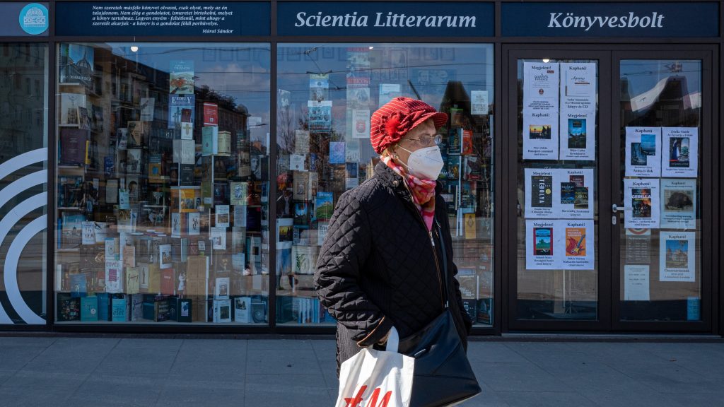 ÁFA-csökkentés, a könyvtárak vásárlási keretének növelése – Így kellene megújulnia a magyar könyvpiacnak az Open Books szerint