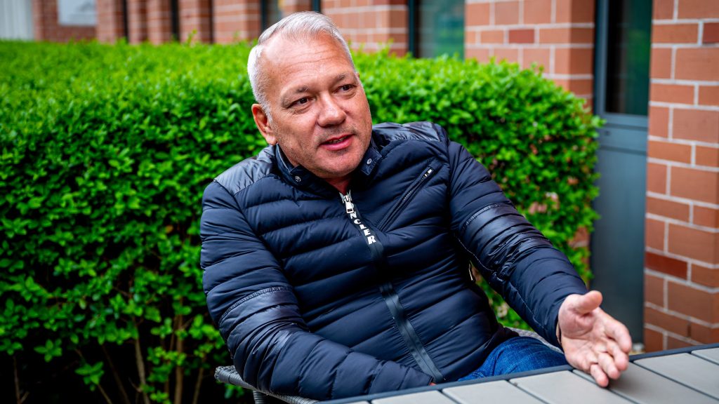 „Úgy látom, ott a buta embereknek Orbán Viktor egy isten lehet” – Balogh Levente elárulta, miért mondta le erdélyi turnéját