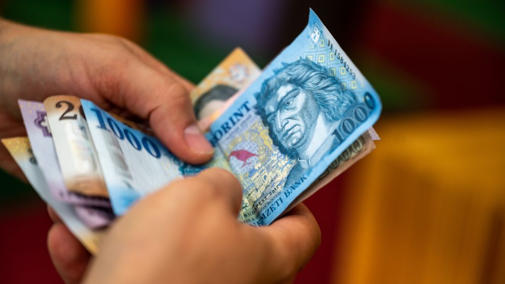 Ugrásszerűen erősödött a forint szerda reggelre