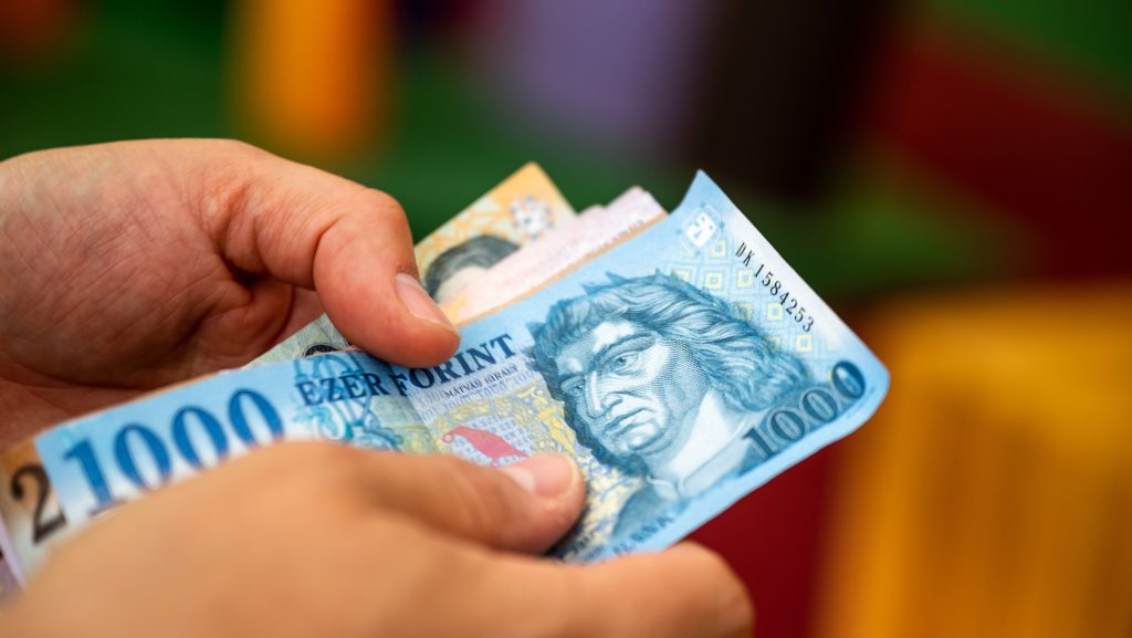 ING: reális cél a 350 forintos euróárfolyam az év közepére