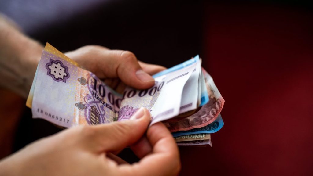 A hónap utolsó napján bal lábbal kelt fel a forint