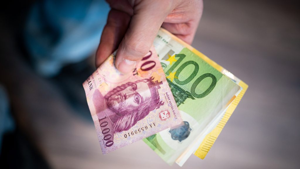 Mit kell meglépnie feltétlenül a gazdaság érdekében a kétharmadot szerző Tiszának?