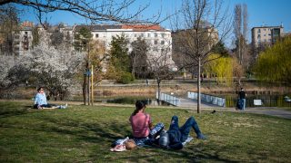 tavaszi meleg napsütéssel