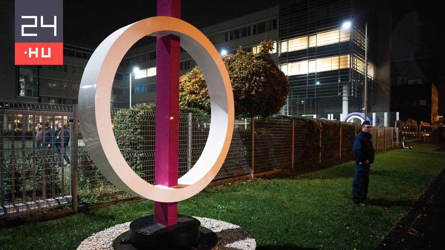 Megnéztük, miről beszélnek hétfőn a közmédiában: reggel 7:30-kor már a vietnámi háború borzalmai volt a téma, de brüsszelezésre is volt idő