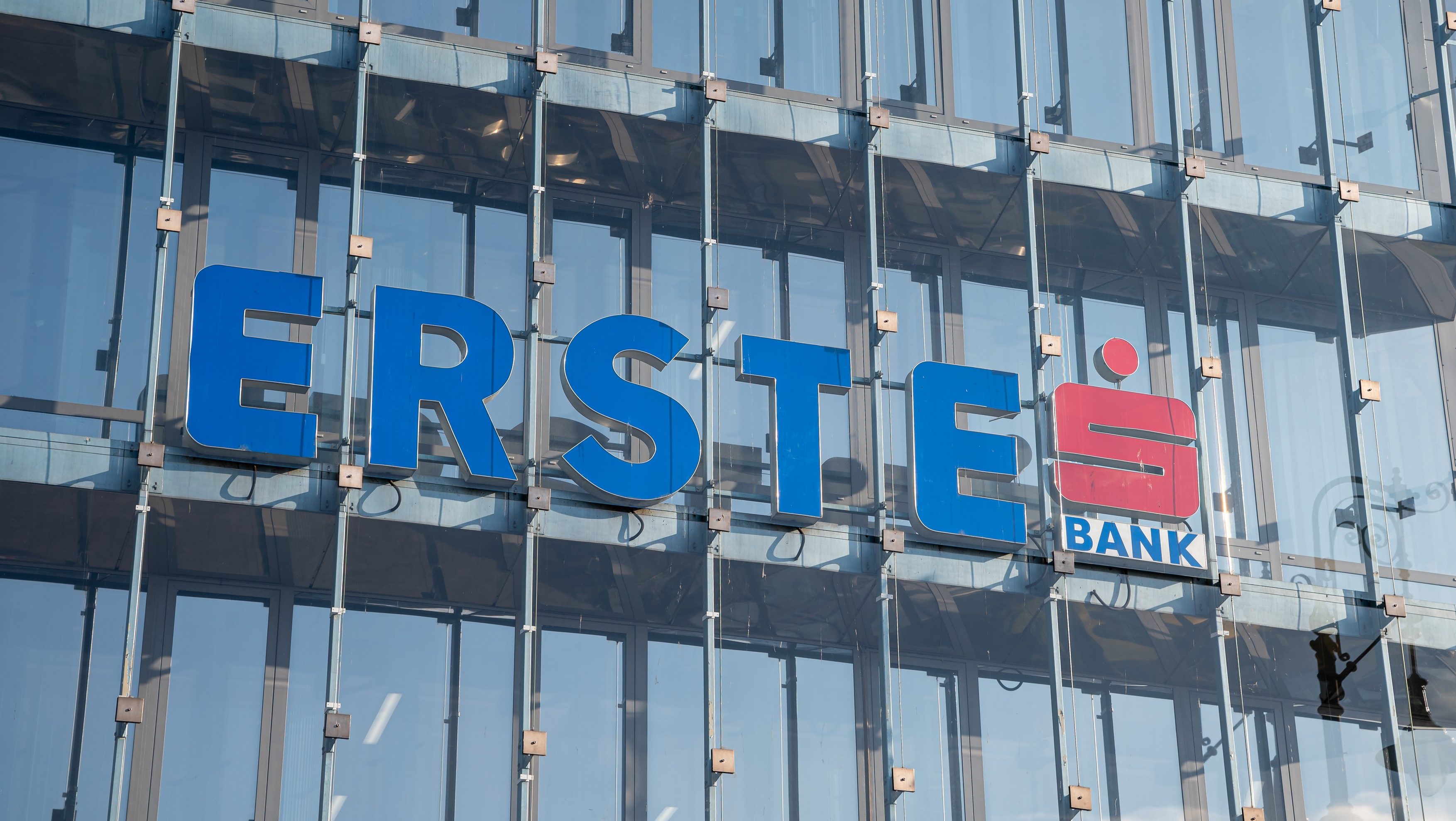 erste, erste bank, bank, leállás, rendszerfejlesztés