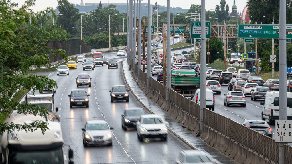 600 ezer autós még tartozik a NAV-nak