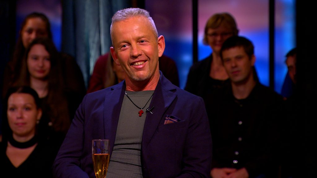 Schóbert Norbit és fiát meglátogatta a honvédelmi miniszter: „Arról beszélgettünk, hogy április 12-én ne engedjük elárulni a hazát!”