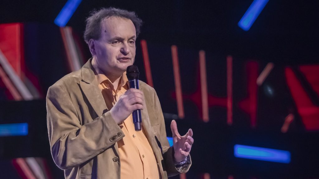 Galla Miklós szerint az egészségügyben való rendrakást az ő műtétjével kellene kezdeni