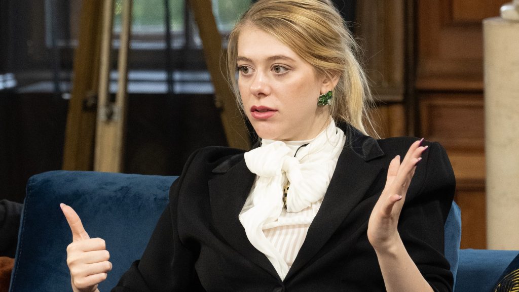 Schumacher Vanda ledöbbent, amikor egy Beverly Hills-i telefonos boltban megkérdezték tőle, kire fog szavazni április 12-én