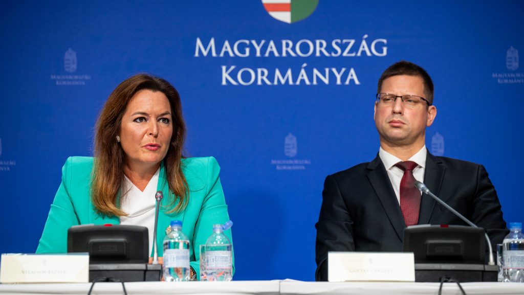 Szijjártó helyett Vitályos Esztert jelöli a Fidesz parlamenti alelnöknek