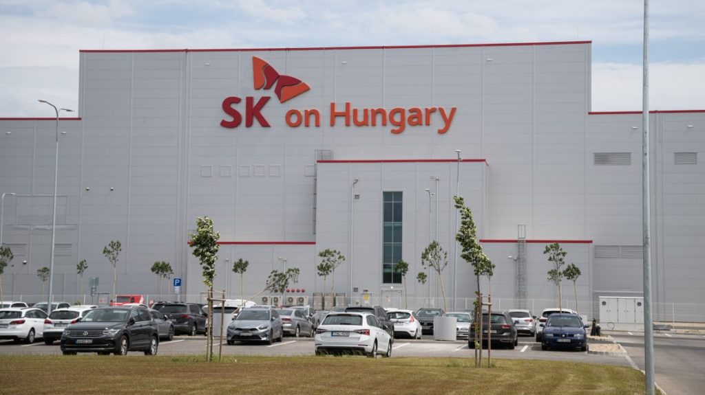 Nagy Ervin úgy tudja, hogy taxival vitték el az iváncsai akkugyárban kitört tűz sérültjeit