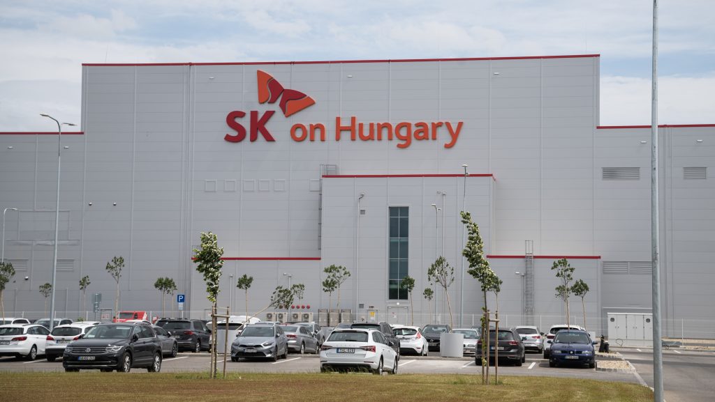 Megvan, mi okozta a tüzet az iváncsai akkumulátorgyárban