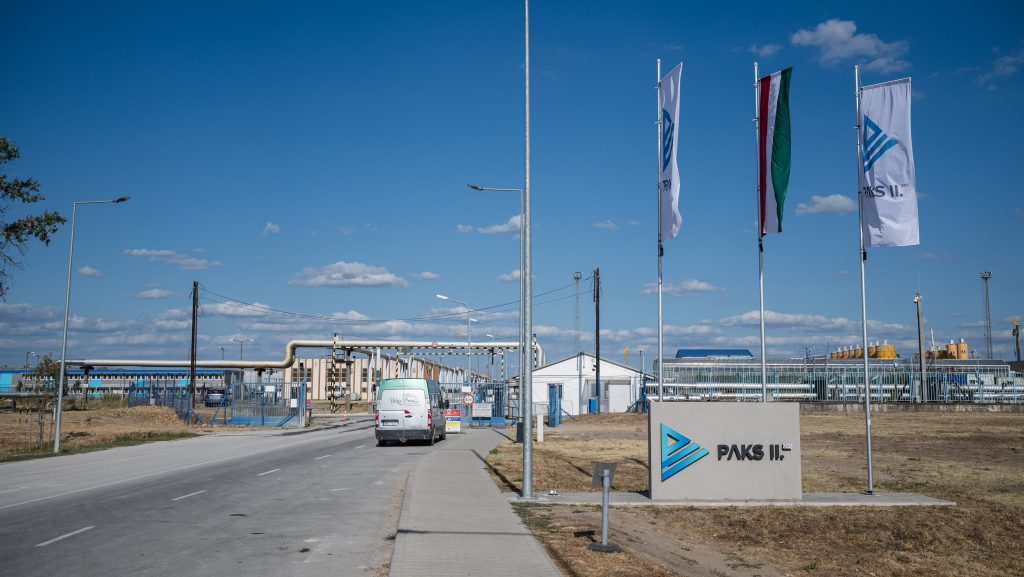 Fordított a Tisza Pakson, még egy mandátumot szerzett a kománypárt