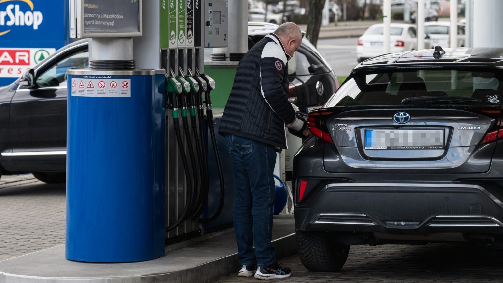 Szombaton tovább csökken a benzin és a gázolaj ára