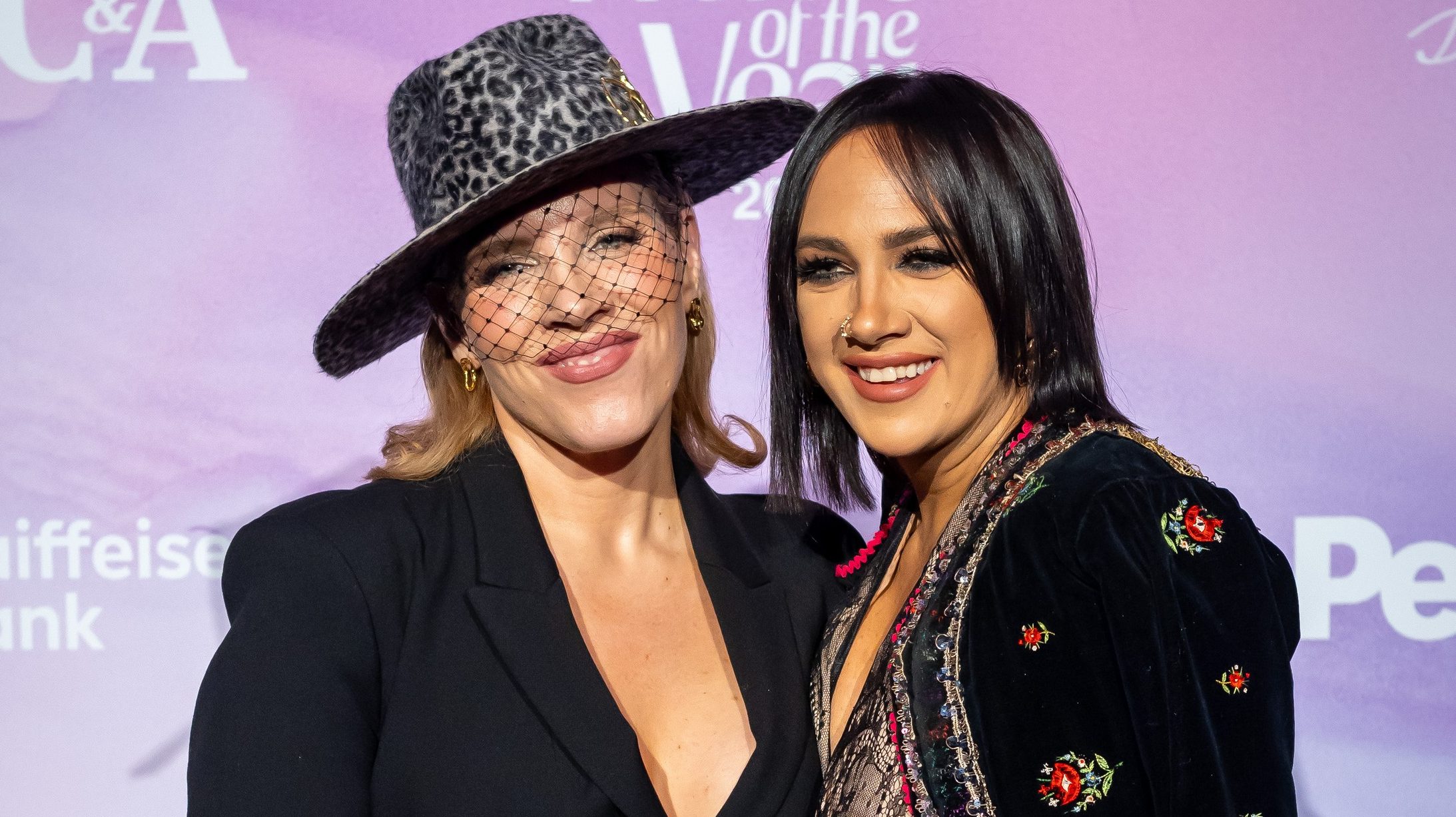 Tóth Vera és Tóth Gabi a GLAMOUR Women of the Year gálán.