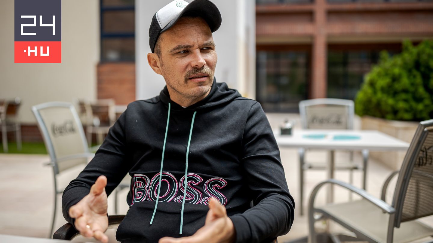 „Nem hiszem el kategória” – Lengyel Tamás ledarált iratokkal teli kukát fotózott le az MTI hátsó bejáratánál