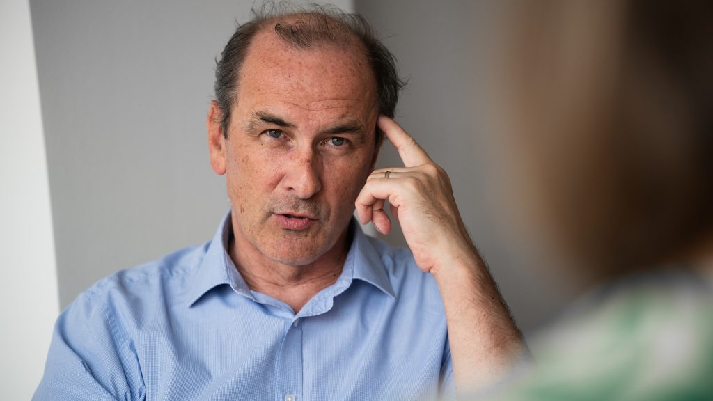 A Tisza leendő egészségügyi minisztere ígéri: átalakítják az életmentő gyógyszerekről döntő, problémás alapítványt