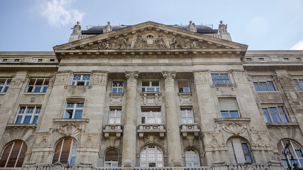 Kiderült: új iratmegsemmisítőket vásároltak Pintér Sándorék