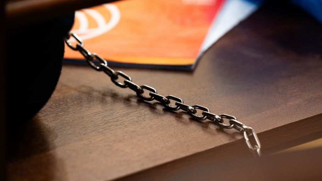 „Letakartam az arcát, mert nem tudtam ránézni, aztán egy fűrésszel feldaraboltam” – vallotta az apagyilkos a több óráig tartó műveletről