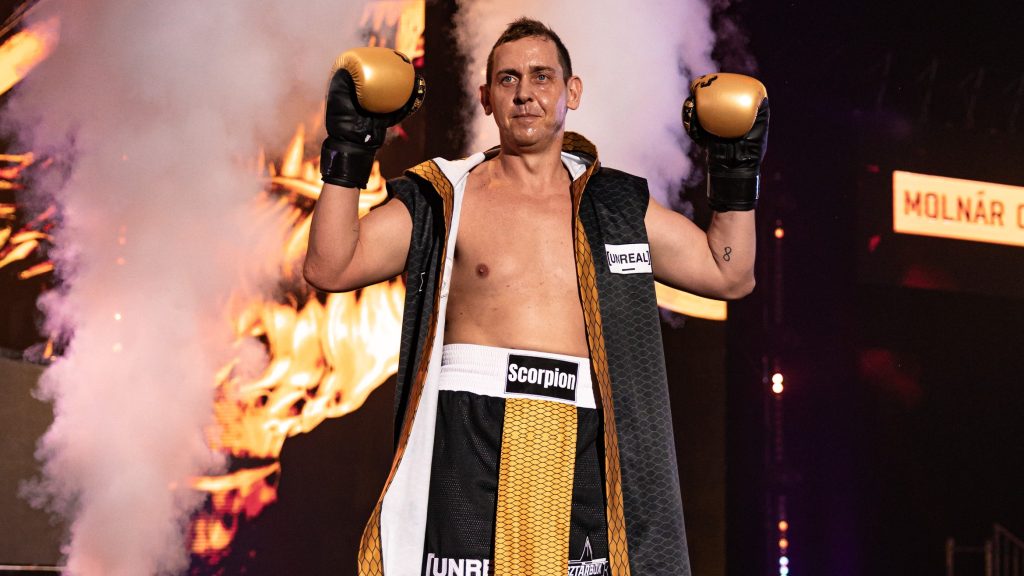 Molnár Gusztáv közös fotót posztolt újszülött kislányával