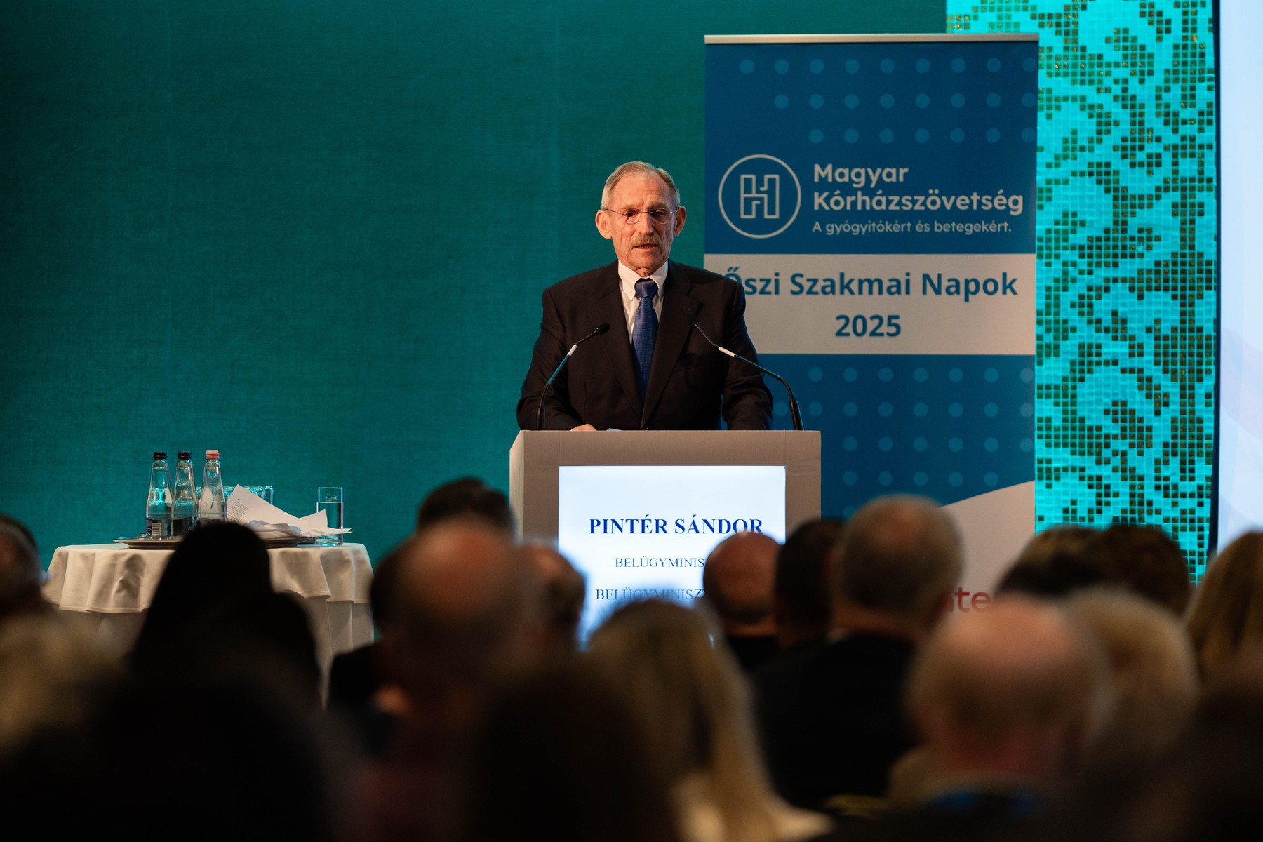 „A biztonságos működéshez szükséges létszámot messze nem érjük el” – drámai képet festettek az egészségügyről a kórházigazgatók 1