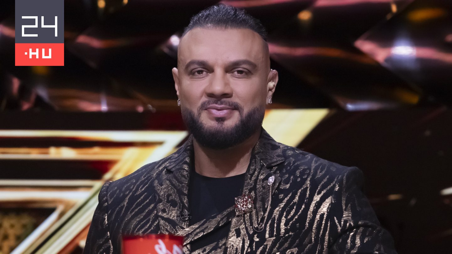 Gáspár Laci vécét adott át Pécelen