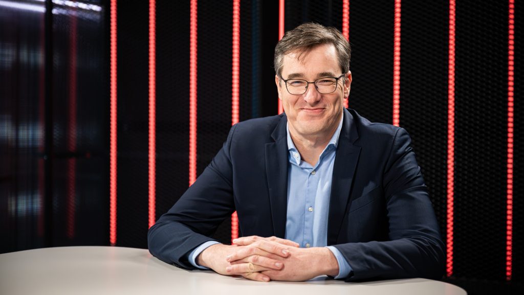 A kétharmados vereség után már nem keménykedik az állam Karácsonyékkal