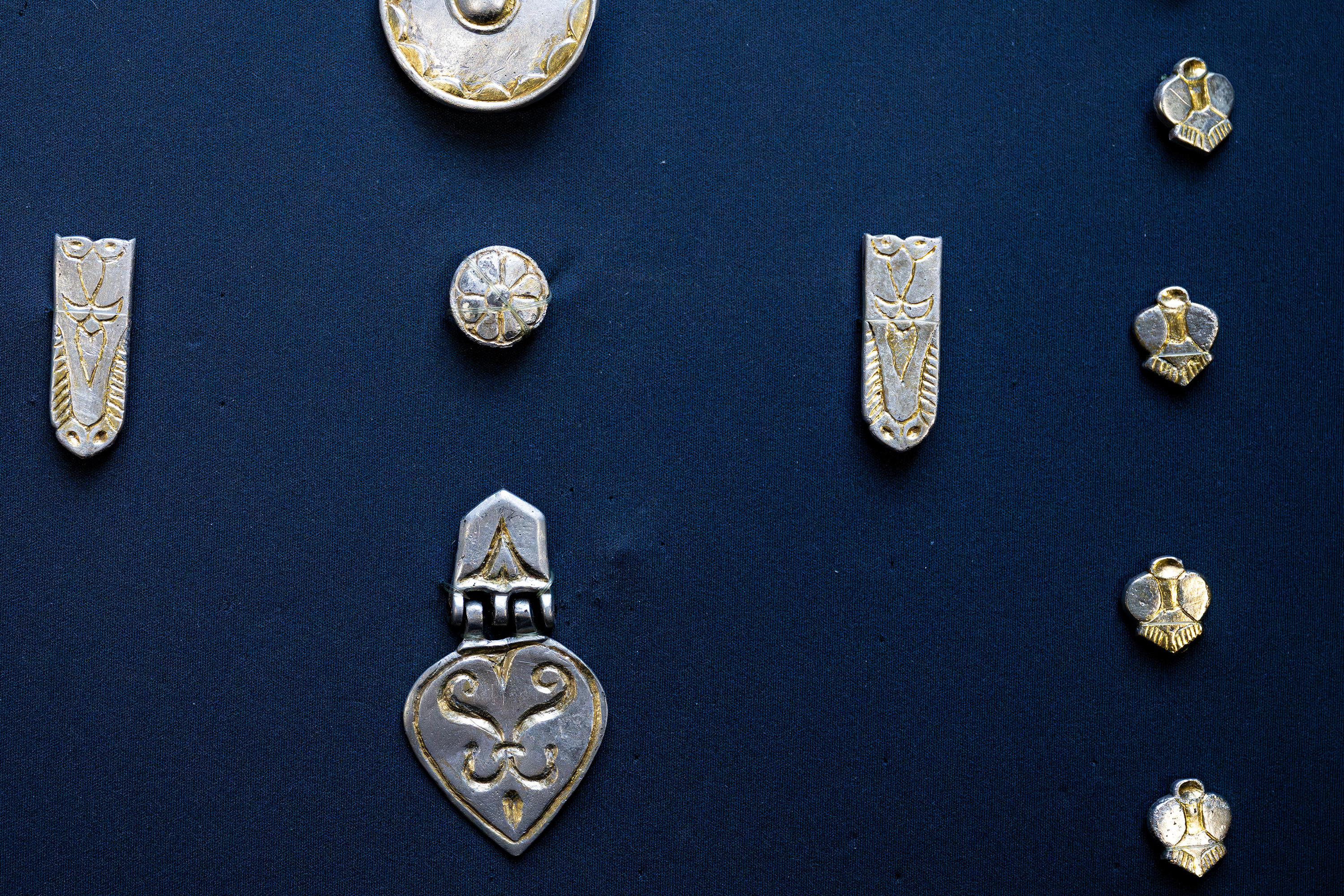 Aranyozott ezüst lószerszámveretek a honfoglalás korából