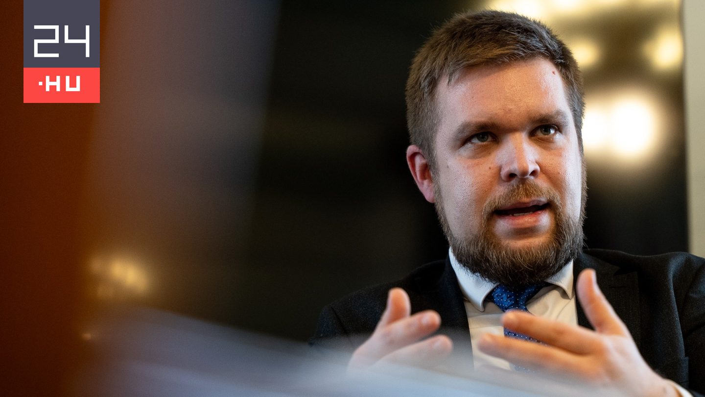 Rendőrök keresték meg Pintér Bence győri polgármestert.