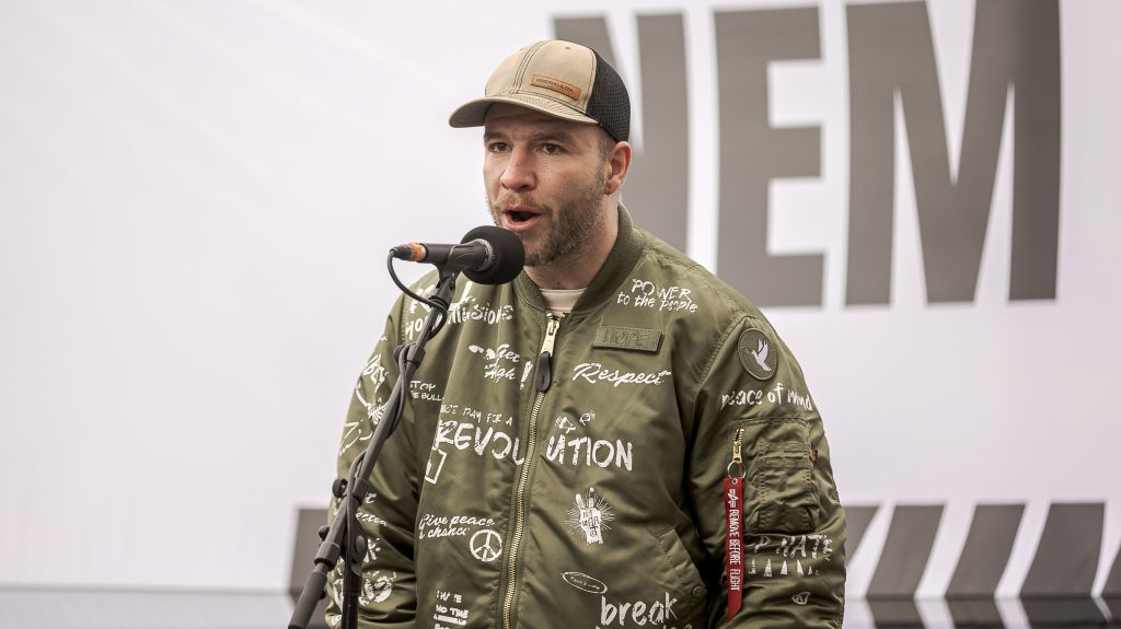 Molnár Áron: Gondoljunk azokra a Fidesz-szavazókra, akik most hallják először az M1 műsorában, hogy Magyar Péter nem akar magyar katonákat küldeni Ukrajnába